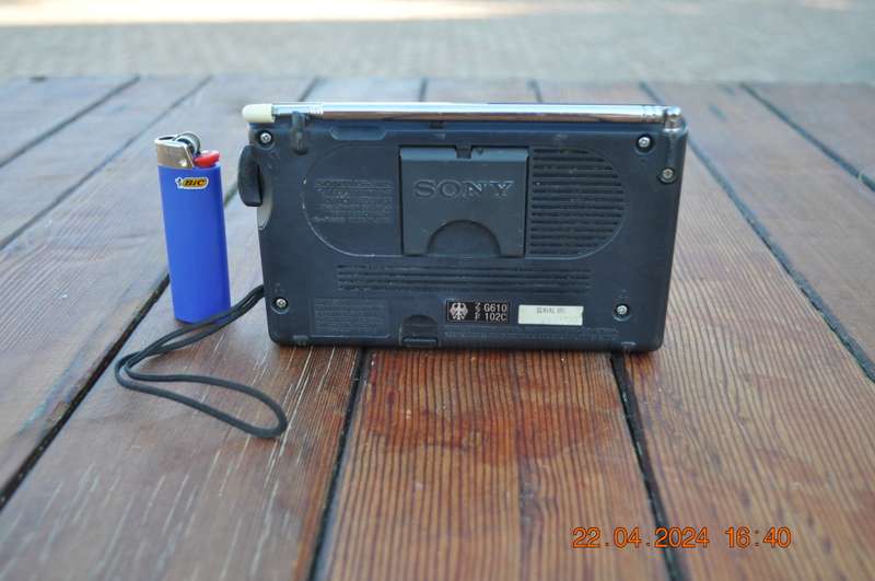 Vintage Sony 9 Band Radio
