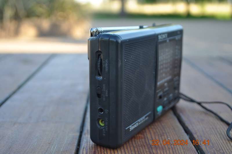 Vintage Sony 9 Band Radio