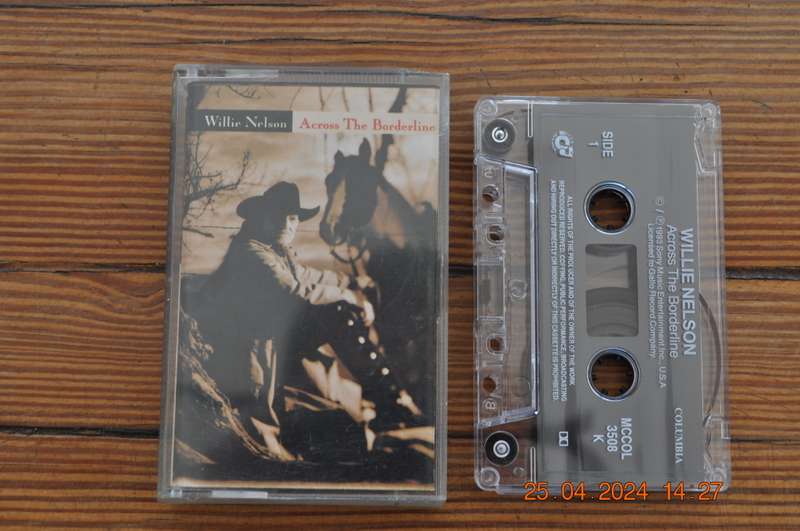 Willie Nelson - Across The Borderline (Cassette)