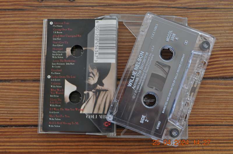 Willie Nelson - Across The Borderline (Cassette)