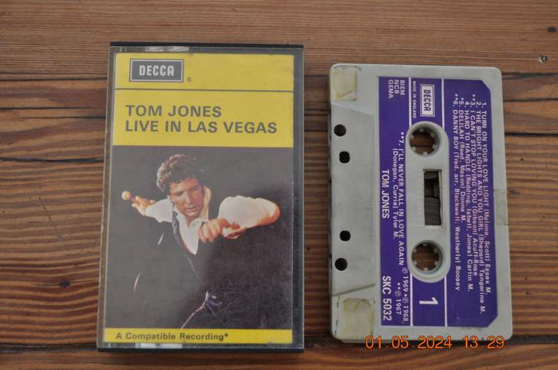 Tom Jones - Live In Las Vegas (Cassette)