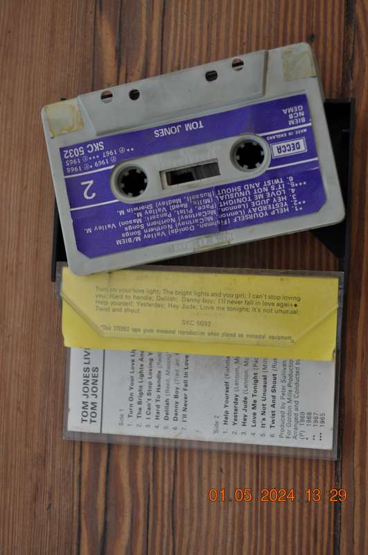 Tom Jones - Live In Las Vegas (Cassette)