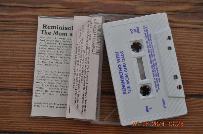 The Mom And Dads - Reminiscing With (Cassette)