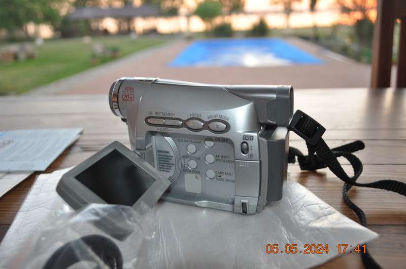 Canon Mini DV Digital Video Camera (like new)