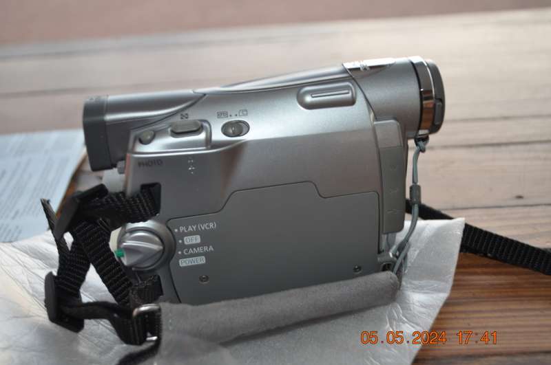 Canon Mini DV Digital Video Camera (like new)