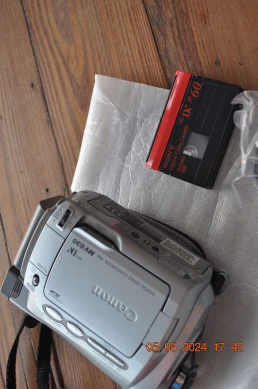 Canon Mini DV Digital Video Camera (like new)