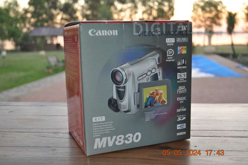 Canon Mini DV Digital Video Camera (like new)