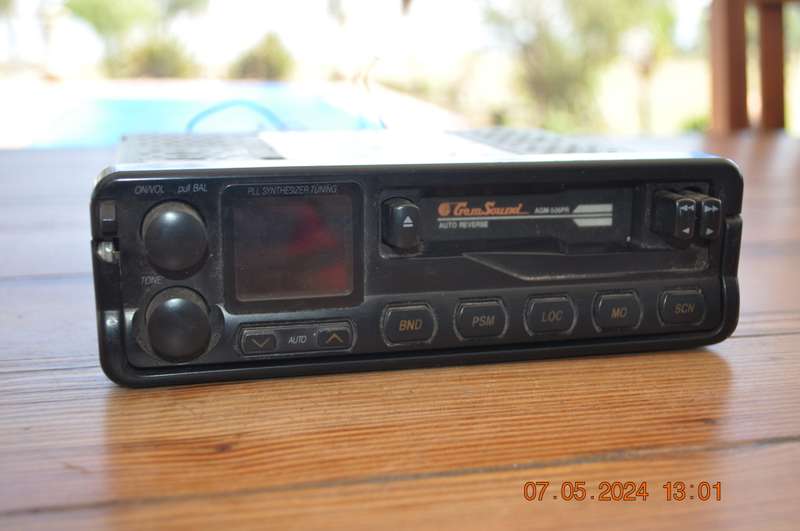 Vintage Gem Sound Car Radio (selling as is)