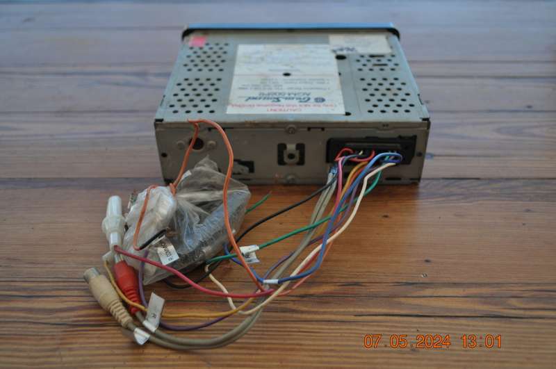 Vintage Gem Sound Car Radio (selling as is)