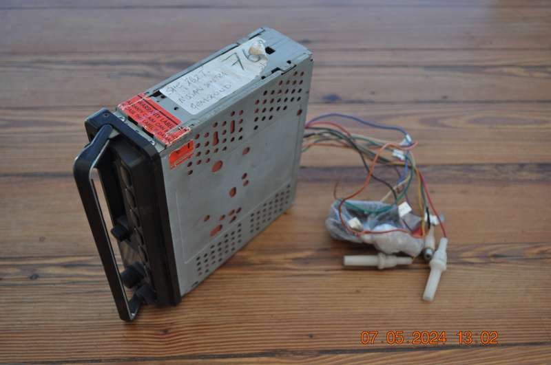 Vintage Gem Sound Car Radio (selling as is)