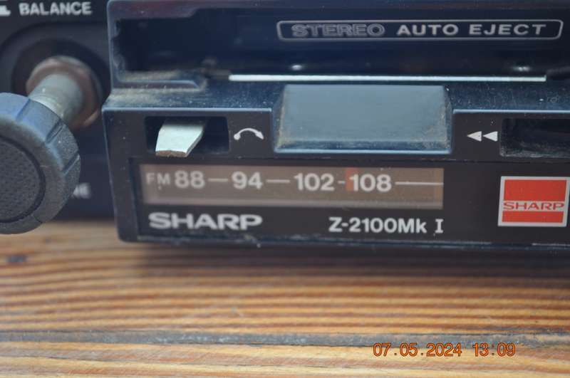 Vintage Sharp Car Radio (selling as is)