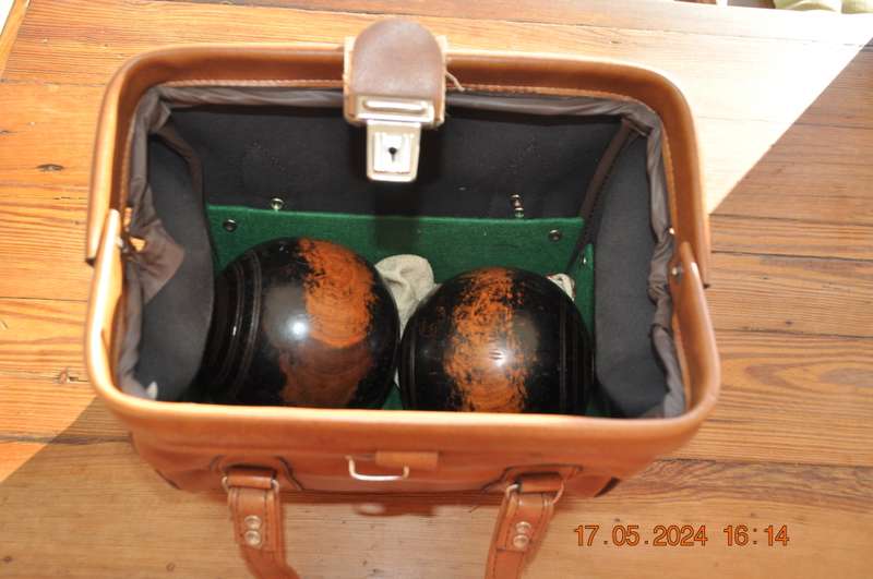 Vintage Lawn Bowls In Carry Bag Collectors Item