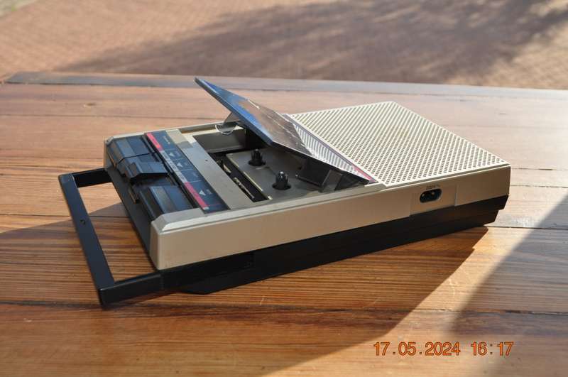 Old School Philips Cassette Player (needs belts)