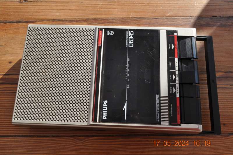 Old School Philips Cassette Player (needs belts)