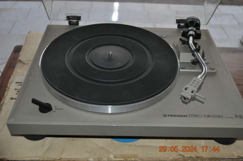 Pioneer PL-512 Turntable