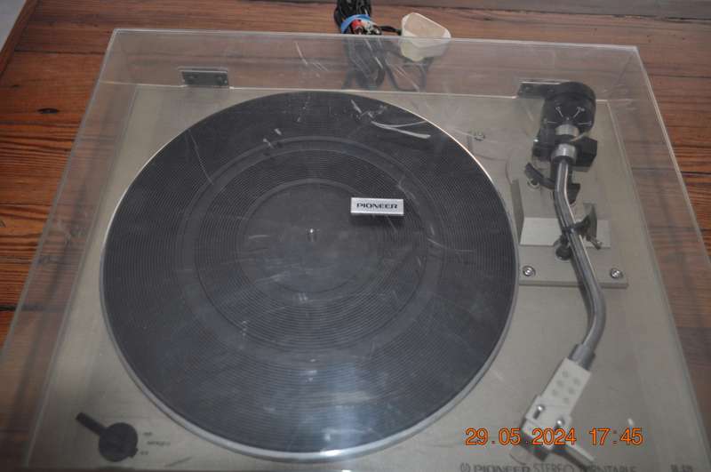 Pioneer PL-512 Turntable