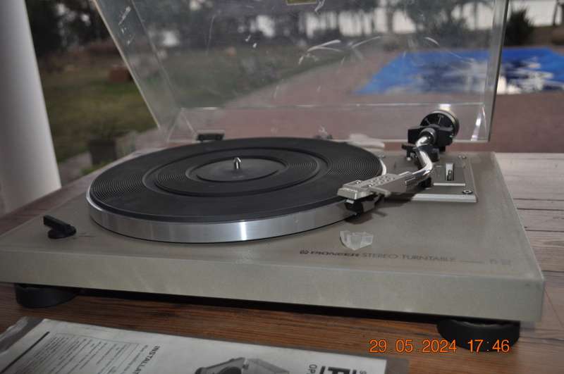 Pioneer PL-512 Turntable