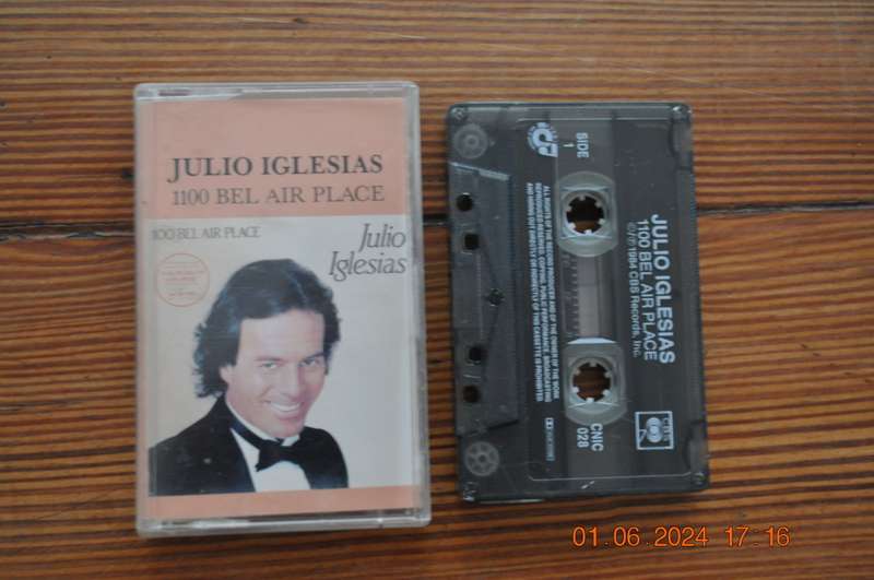 Julio Iglesias - 1100 Bel Air Place (Cassette)