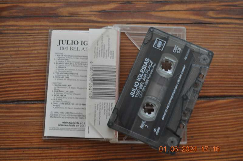 Julio Iglesias - 1100 Bel Air Place (Cassette)
