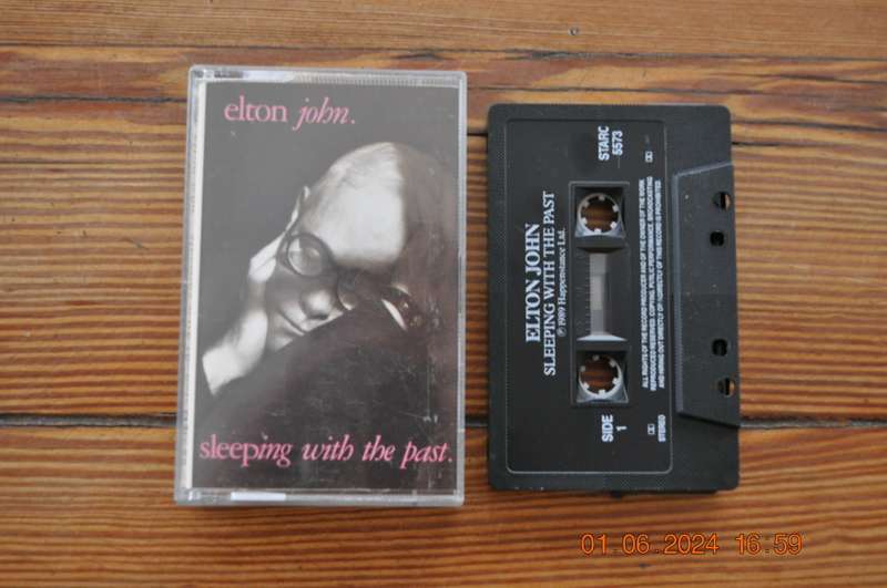 Elton John - Sleeping With The Past (Cassette)