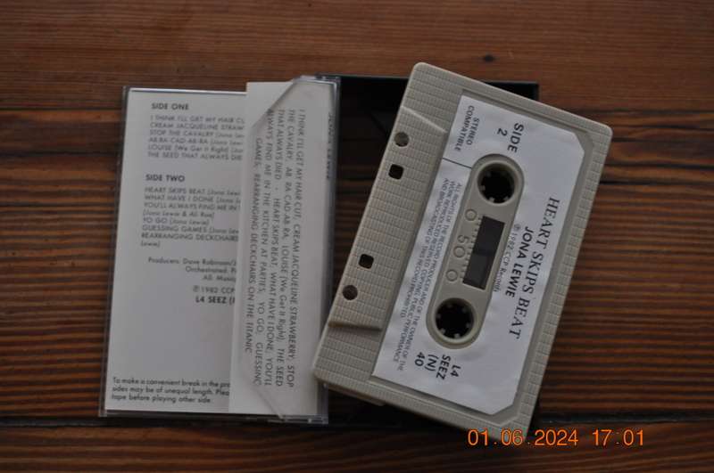 Jona Lewie - Heart Skips Beat (Cassette)