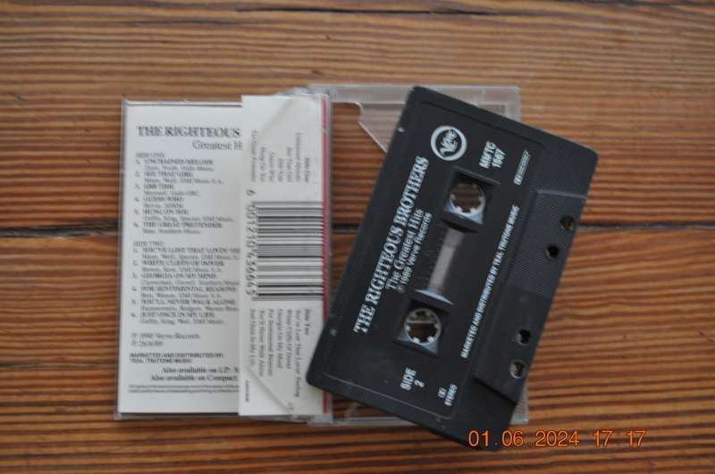 The Righteous Brothers - Greatest Hits (Cassette)