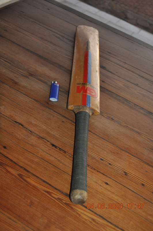 Old School Gunn And Moore Scoremaster Cricket Bat