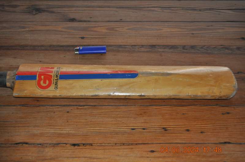 Old School Gunn And Moore Scoremaster Cricket Bat