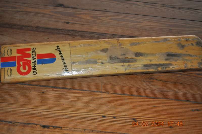 Old School Gunn And Moore Scoremaster Cricket Bat