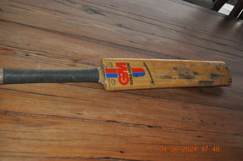 Old School Gunn And Moore Scoremaster Cricket Bat