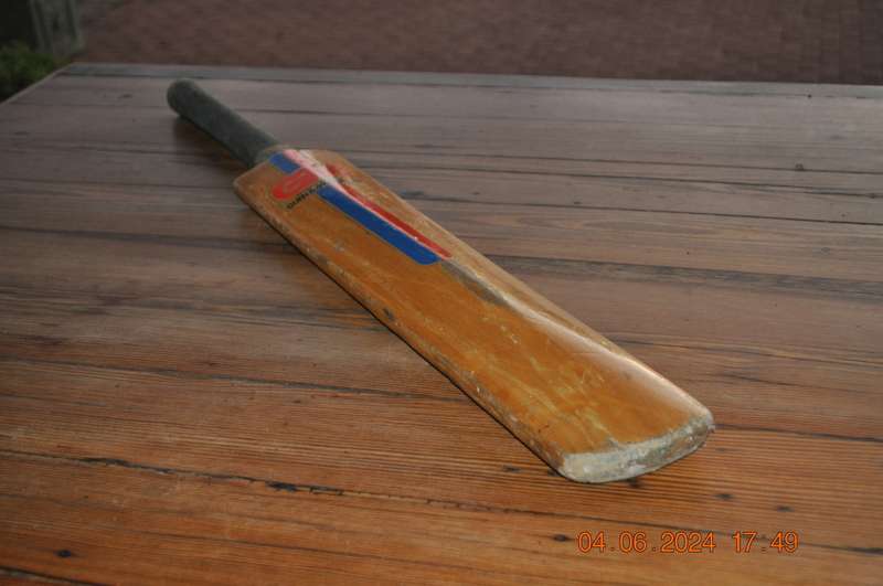 Old School Gunn And Moore Scoremaster Cricket Bat