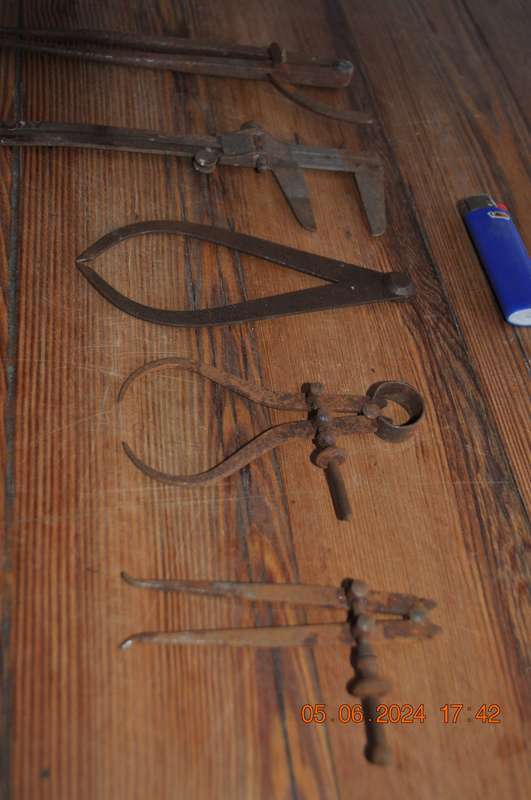 Vintage Calipers (rusted)