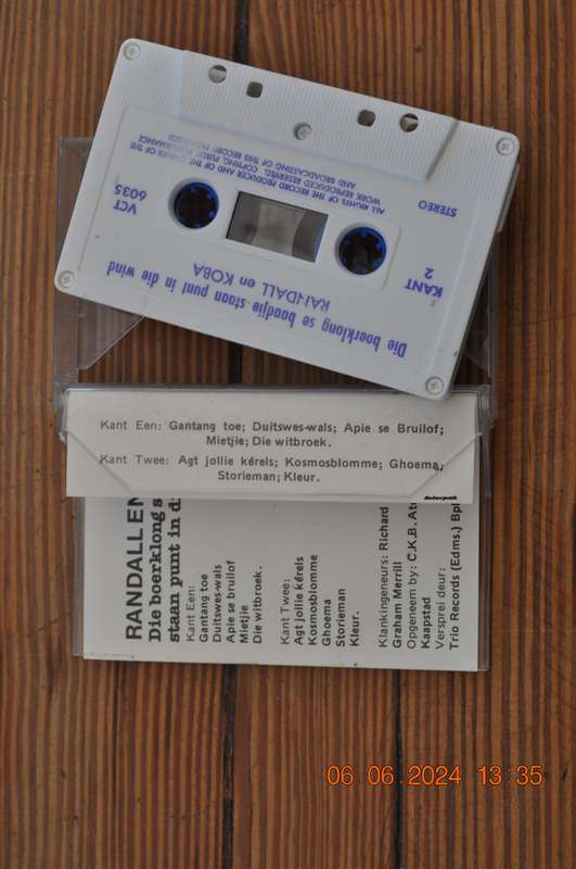 Randall En Koba - Die Boerklong Se Baadjie Staan Punt In Die Wind (Cassette)