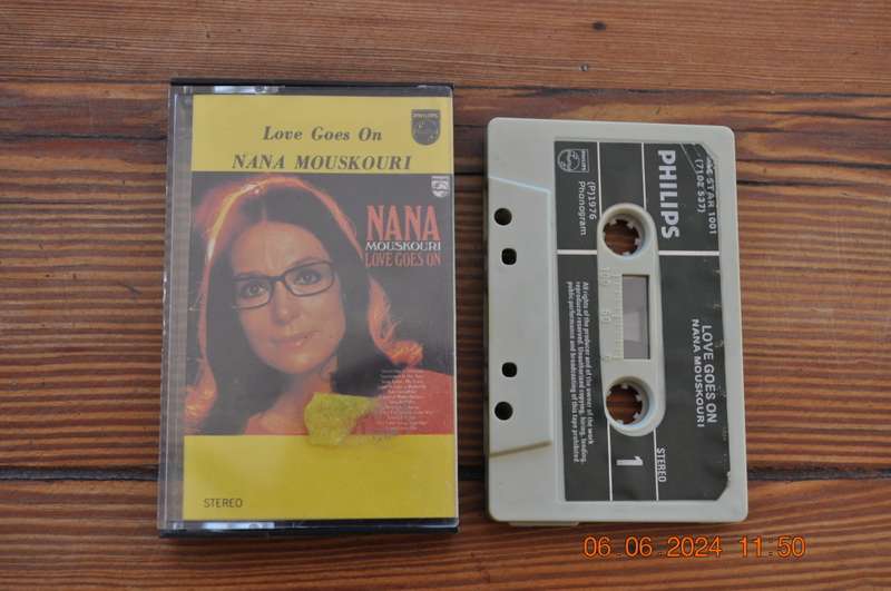 Nana Mouskouri - Love Goes On (Cassette)