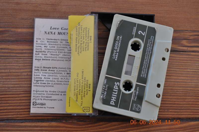 Nana Mouskouri - Love Goes On (Cassette)