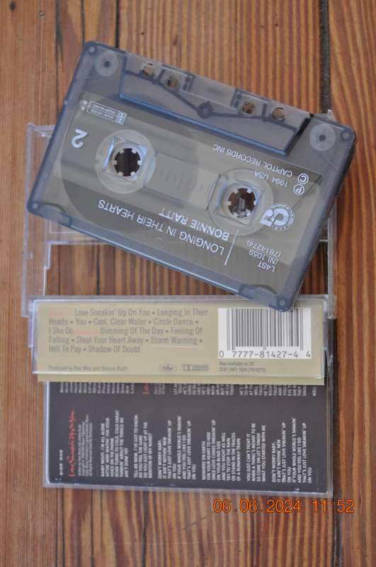 Bonnie Raitt - Longing In Their Hearts (Cassette)