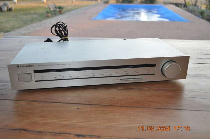 Old School Kenwood Tuner