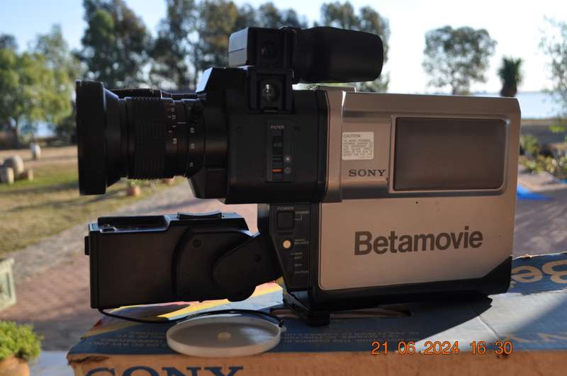 Vintage Sony Betamovie Camera Recorder (selling as is)