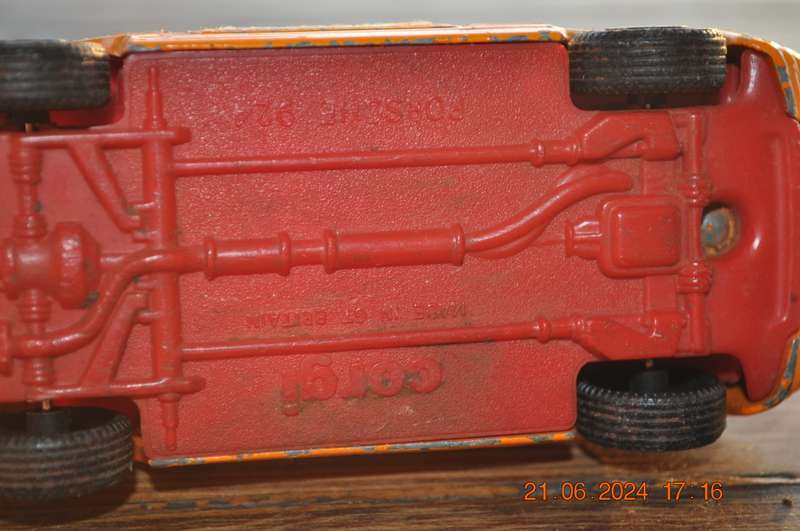 Vintage Corgi Porsche 924