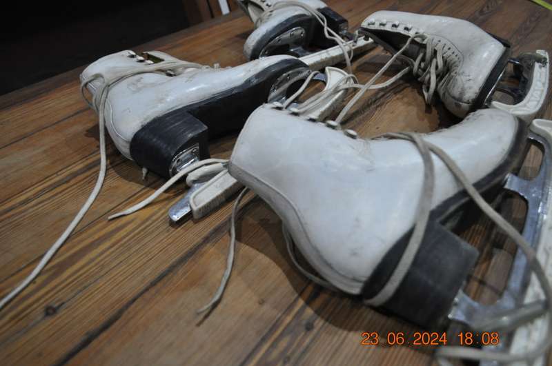Vintage Figure Ice Skates