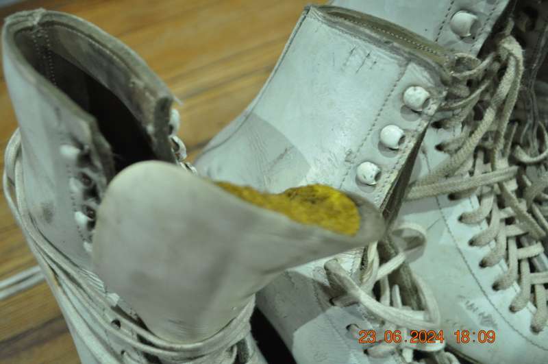 Vintage Figure Ice Skates