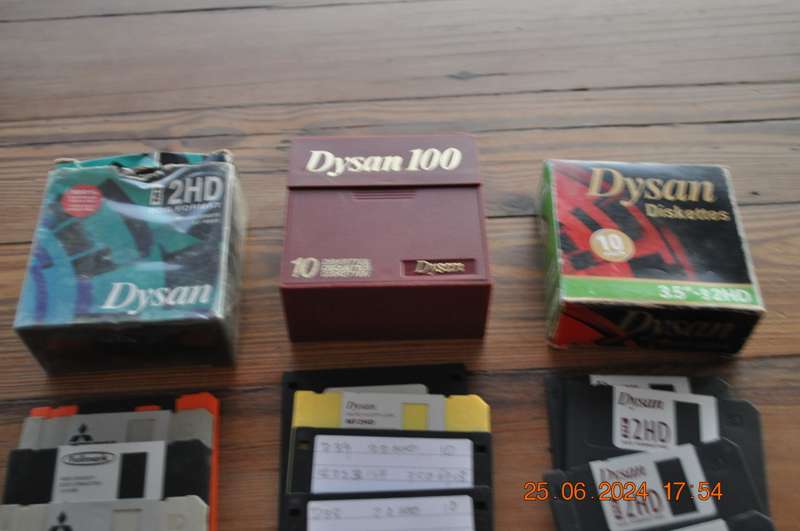 Vintage Computer Pre Owned Floppy Discs 30 in Total 1.44Mb