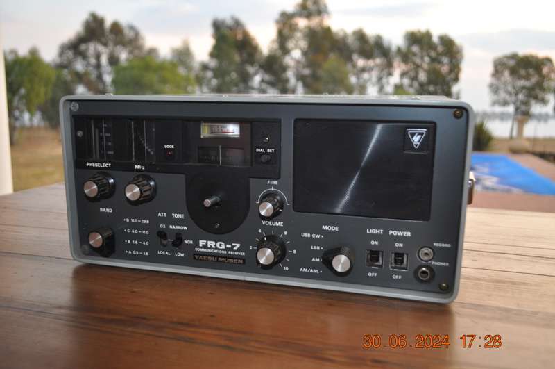 Vintage 1970s 1980s Yaesu Musen FRG-7 Communications Receiver Shortwave Radio
