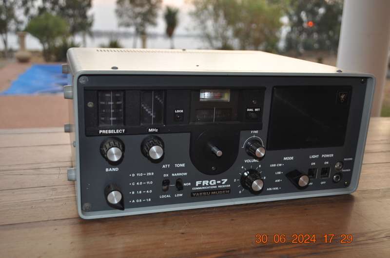 Vintage 1970s 1980s Yaesu Musen FRG-7 Communications Receiver Shortwave Radio