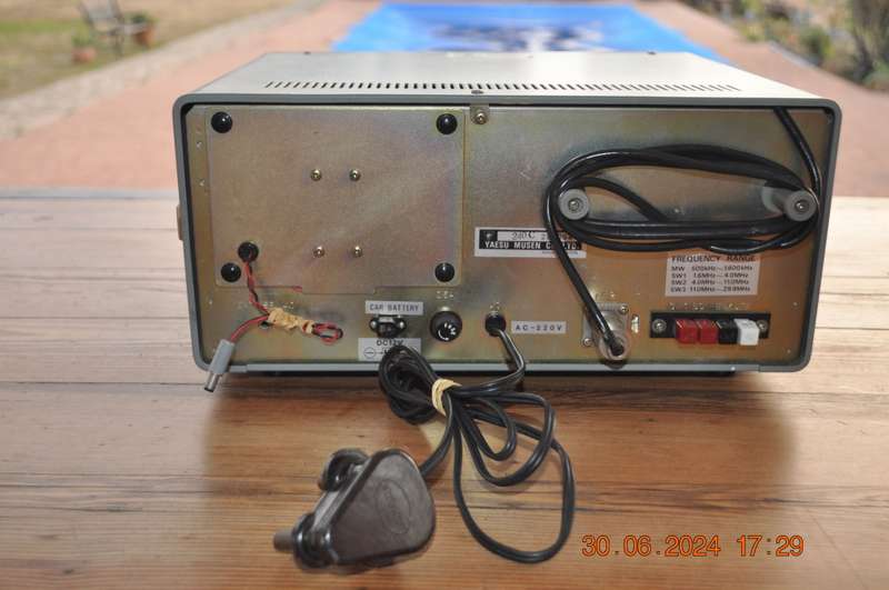 Vintage 1970s 1980s Yaesu Musen FRG-7 Communications Receiver Shortwave Radio
