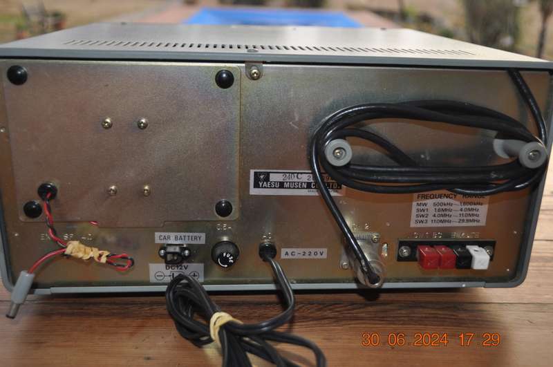 Vintage 1970s 1980s Yaesu Musen FRG-7 Communications Receiver Shortwave Radio