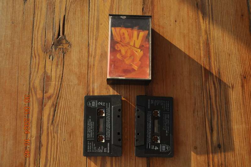 Now 22 - 34 Top Chart Hits : Various (2 Cassettes)