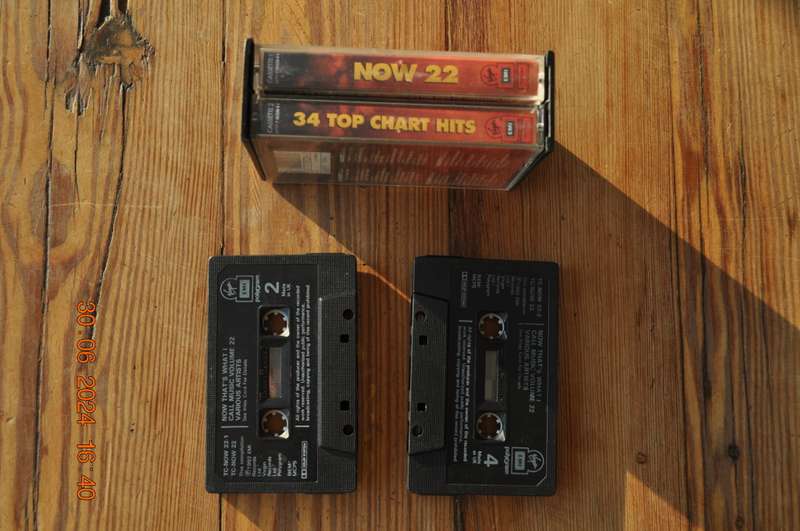 Now 22 - 34 Top Chart Hits : Various (2 Cassettes)