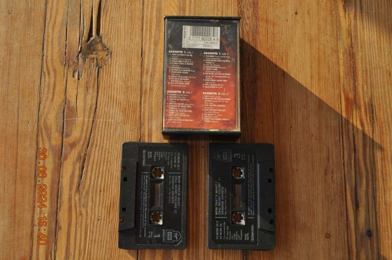 Now 22 - 34 Top Chart Hits : Various (2 Cassettes)