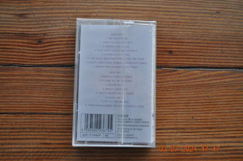 A Golden Christmas (Cassette)